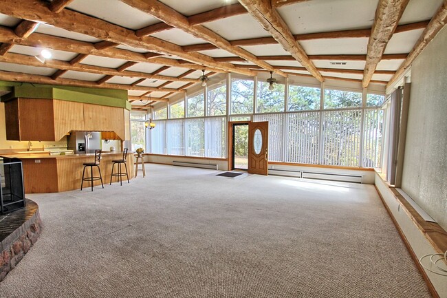 Building Photo - 3 bed 2 bath mountain rental