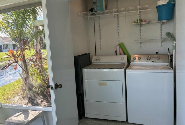 Building Photo - 1820 Waterford Dr