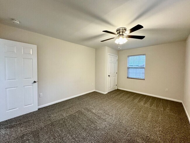 Building Photo - 3-Bedroom Ranch Ready 08-21-26!! Fenced Backyard - Pet Friendly - Updated Kitchen & Baths!