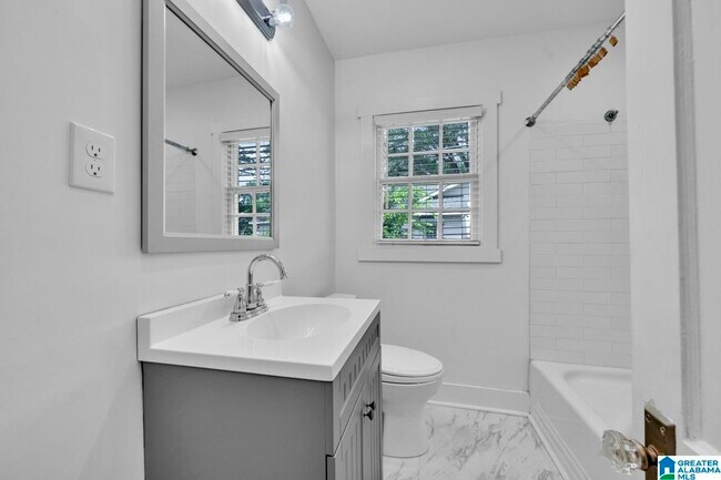 Building Photo - 305 Sterrett Ave