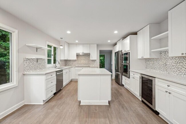 Building Photo - 110 Westchester Way