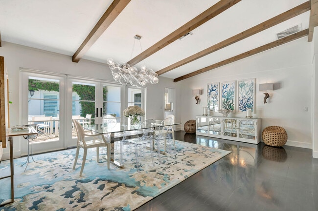 Building Photo - 136 Worth Ct S