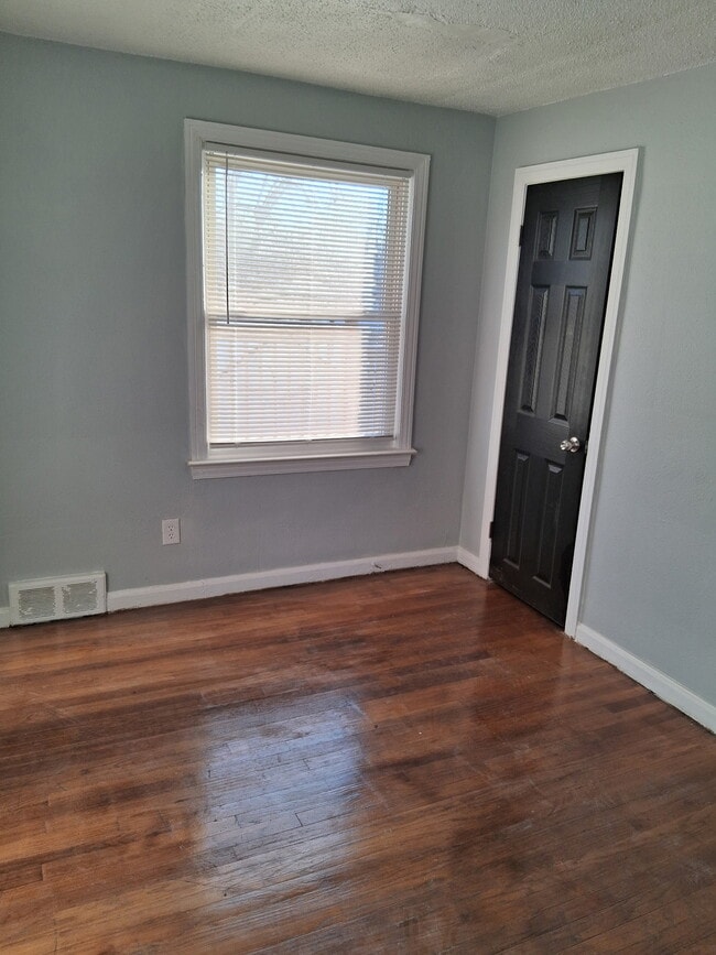 Building Photo - Vaughan