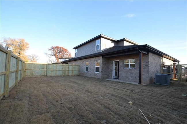 Building Photo - 540 Cosmos St