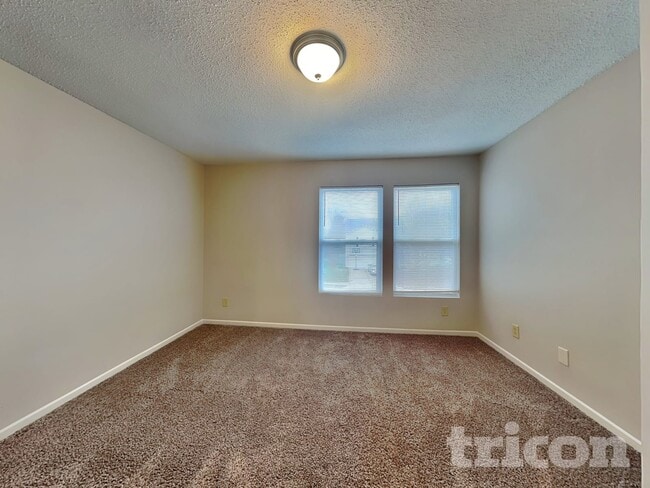 Building Photo - 11361 N Creekside Dr