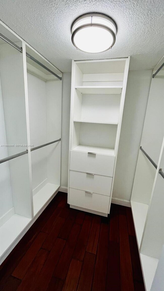 Building Photo - 3731 N Country Club Dr