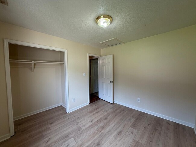 Building Photo - 2714 Clayton Dr NW