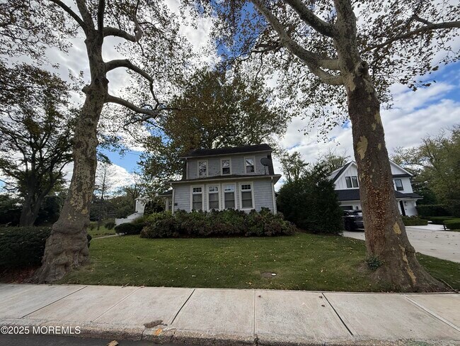 Building Photo - 210 Lincoln Ave