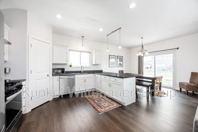 Building Photo - 2624 Beacon Point Ct