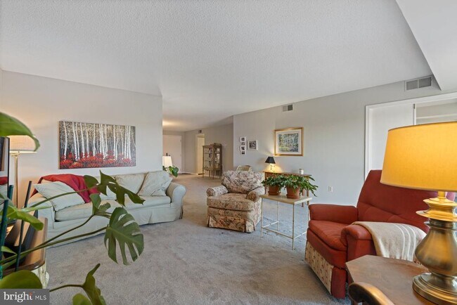 Building Photo - 1040 Deer Ridge Dr