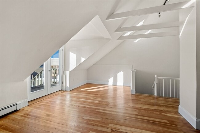 Building Photo - 294 Meridian St