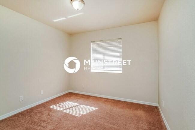 Building Photo - 4 Bedroom Pet-Friendly Home in Fort Myers, FL with Main Street Renewal