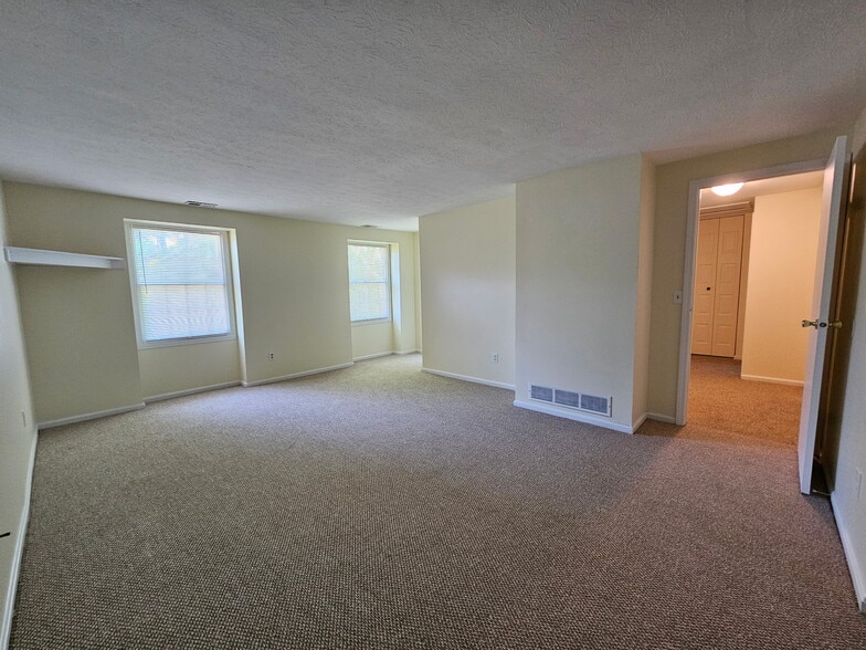Building Photo - 17073 Drake Rd