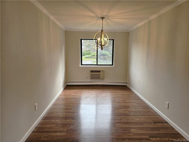 Building Photo - 9 Briarcliff Dr S