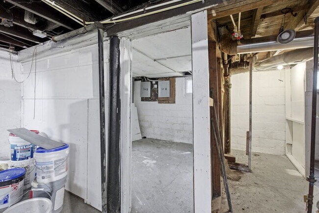 Building Photo - 11617 Forest Ave