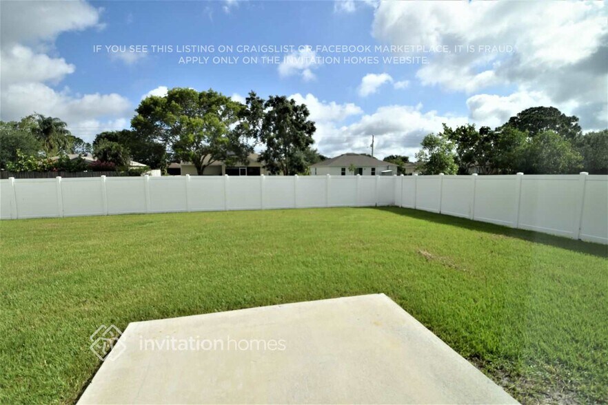 Building Photo - 657 SW Duval Ave