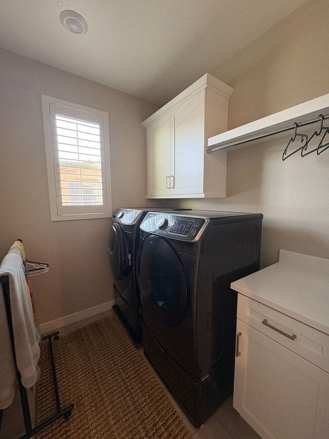 Building Photo - Elegant 3BR/2.5BA Condo in Carlsbad