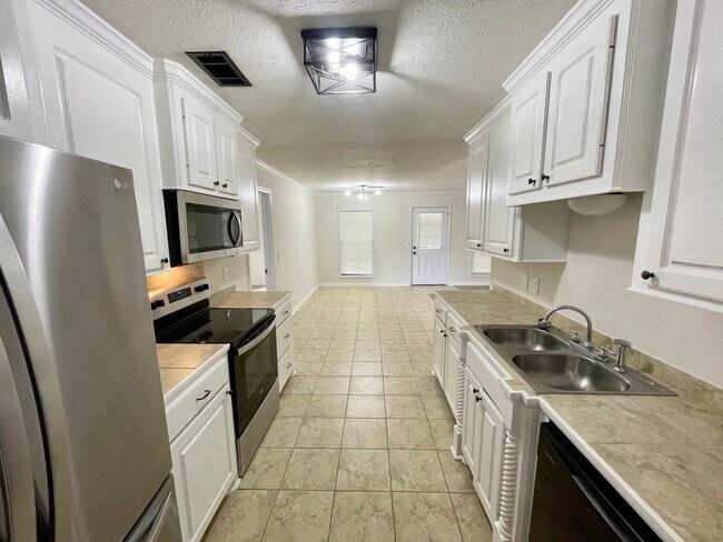 Building Photo - 111 Stapleton Dr