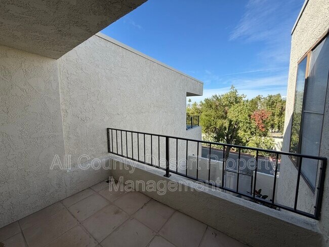 Building Photo - 73340 Shadow Mountain Dr