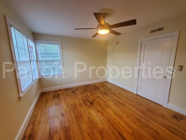 Building Photo - 700-702 S. Edisto Ave. - Inside CoC - R11212-15-01