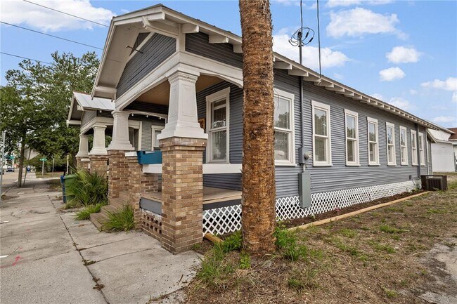 Building Photo - 2506 1/2 E Columbus Dr