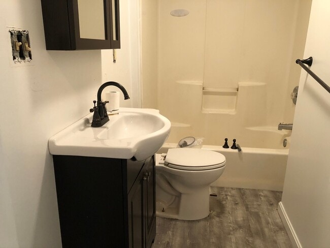 Building Photo - Carnegie - 2 BR First Floor Apartment, Lam...