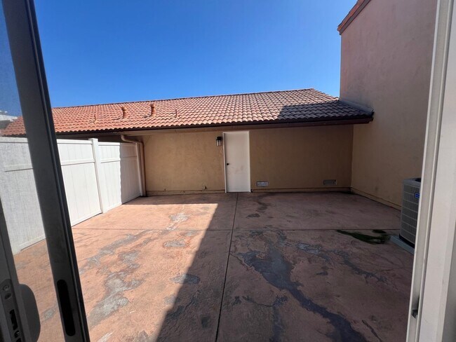 Building Photo - Charming upgraded home!