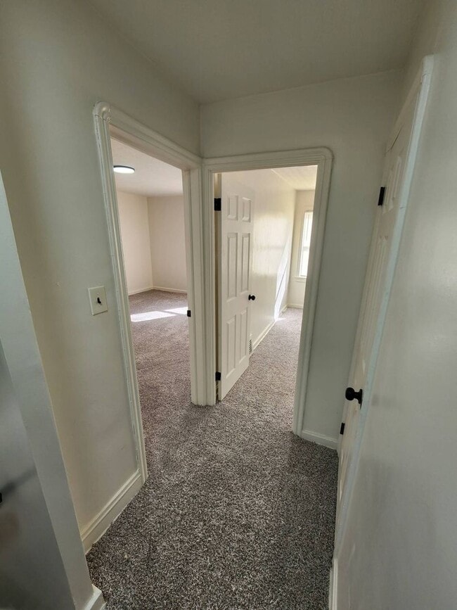 Building Photo - Charming 3-Bedroom Property in Prime Location