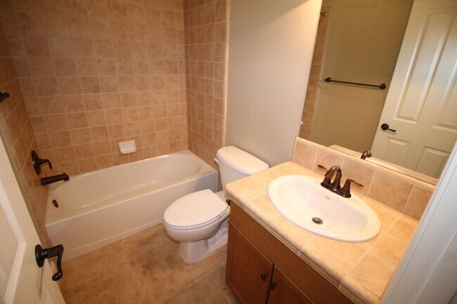 Building Photo - 3856 Heritage Ave