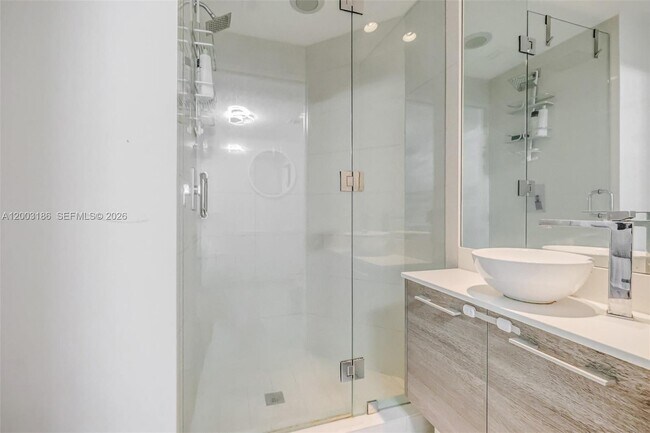 Building Photo - 650 NE 32nd St