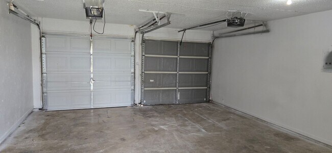Building Photo - 2909 Cypress Dr