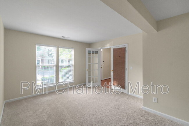 Building Photo - 10484 Alexander Martin Ave