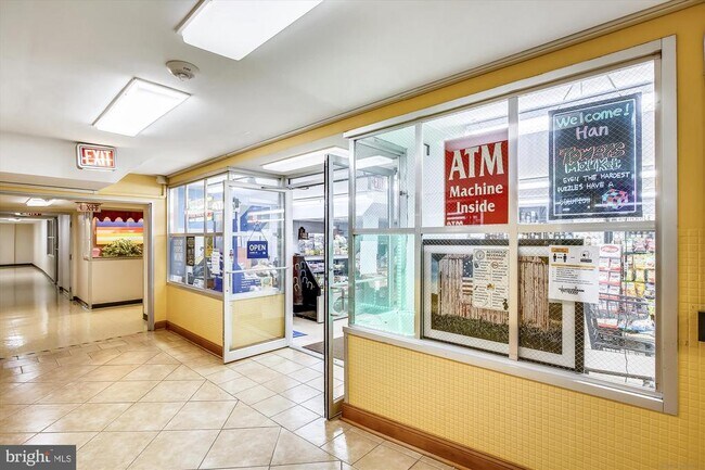 Building Photo - 4201 CATHEDRAL Ave NW