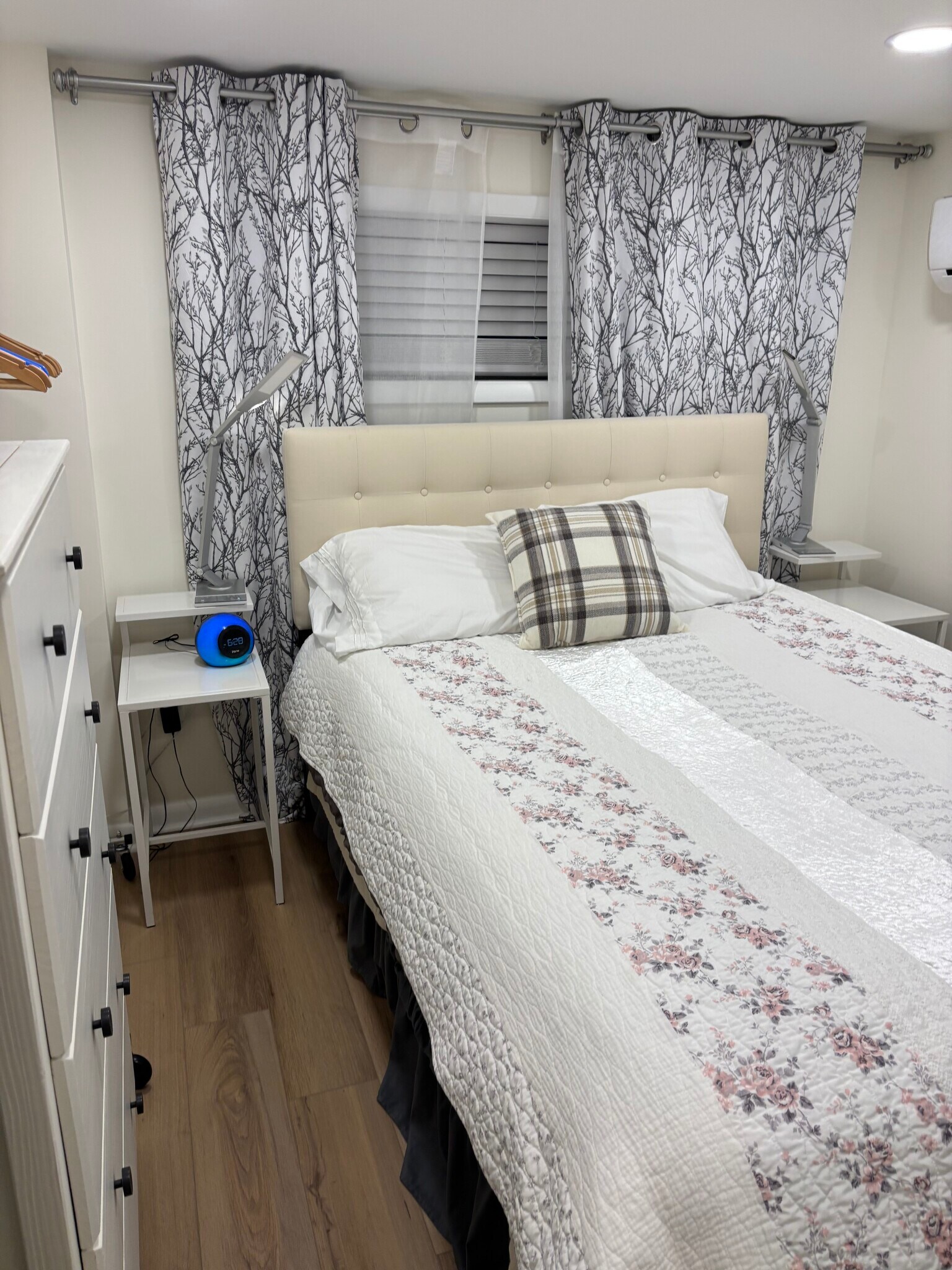 Building Photo - 402 Constitution Ave NE