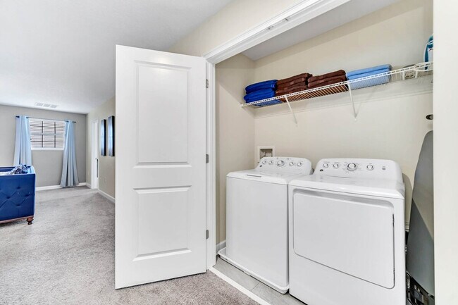 Building Photo - 9032 Stinger Dr