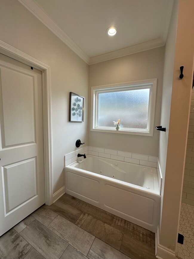 Building Photo - 103 Piney Cv