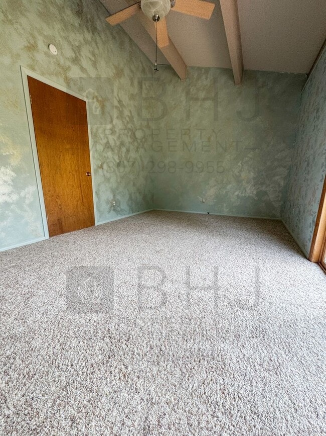 Building Photo - 21 Mills Ln