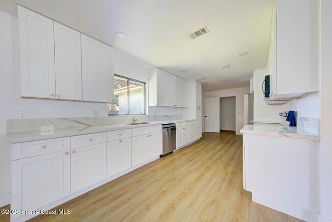Building Photo - 4580 Flood St