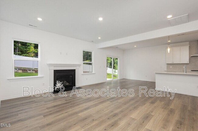 Building Photo - 153 Hickory Grv Dr