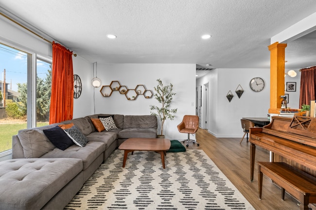 Building Photo - MOVE IN SPECIAL! 1/2 OFF FIRST MONTH'S RENT
