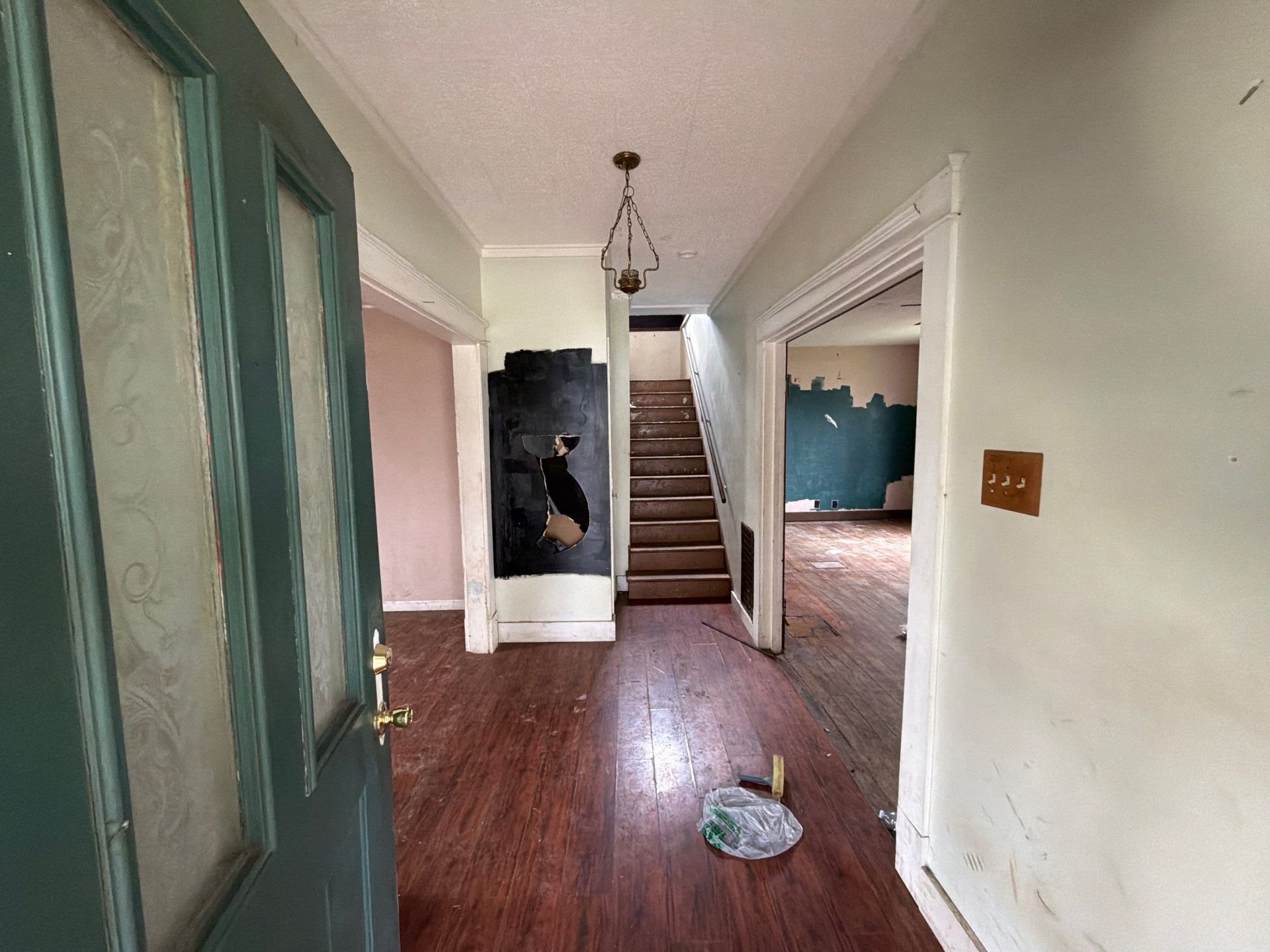 Building Photo - 805 S Hickory St