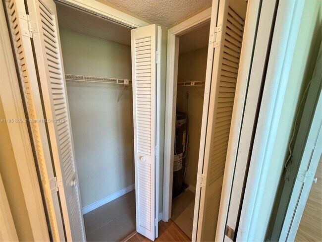 Building Photo - 3351 S Palm Aire Dr