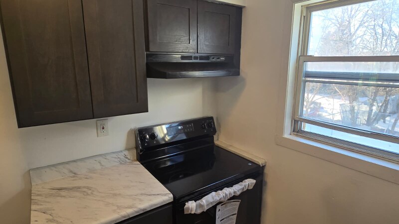 Building Photo - 384 S 6th St