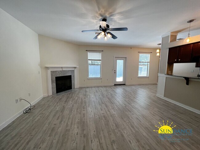 Building Photo - Walsh Glen Estates Crestview Home, call to...