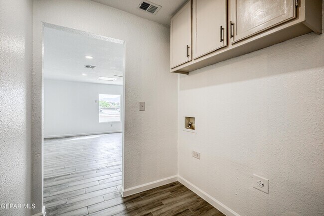 Building Photo - 5729 Saplinas Rd