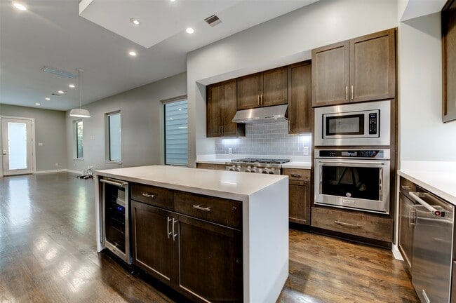 Building Photo - 1211 Thompson St