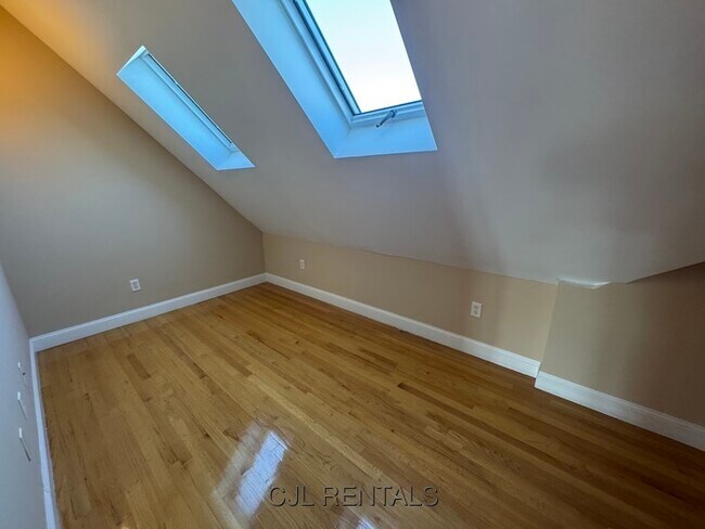 Building Photo - 4 Sherman Ct