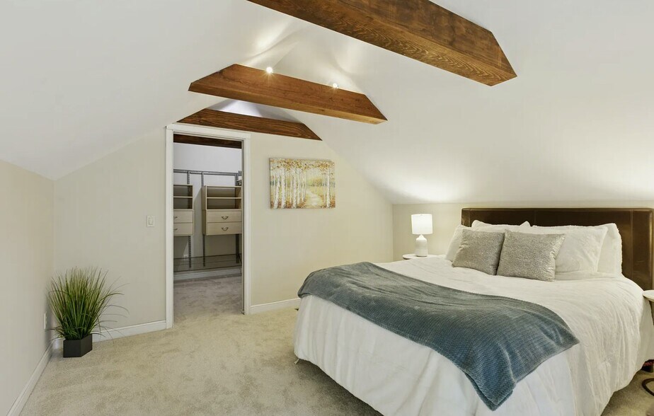 Building Photo - 5749 Pleasant Ave