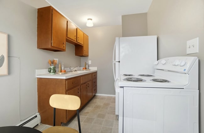 Staged Kitchen.jpg - Robert Hock Apartments