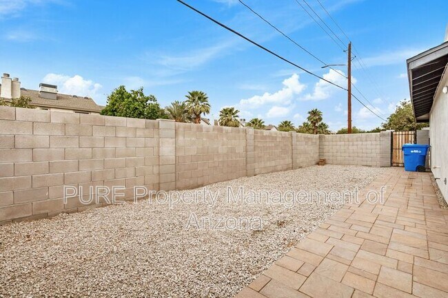 Building Photo - 2201 E Montecito Ave